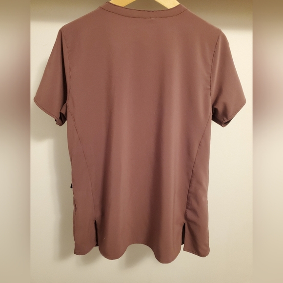 Carhartt Force Cross-flex Modern Fit Scrub top. Plum color. Women size M. - Picture 5 of 14